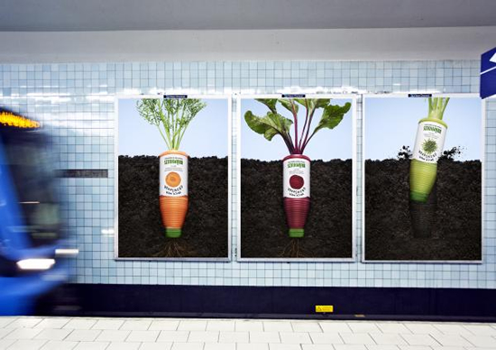 野菜ジュース（Bramhults）の地下鉄広告。ジュースのボトルを野菜に見立て、新鮮さをアピールしているようです。＜スウェーデン＞