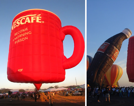 ネスカフェの熱気球広告。巨大な熱気球は、第14回フィリピン国際熱気球フェスタでの一コマ。その他にも多くの企業が出展したようです。＜フィリピン＞