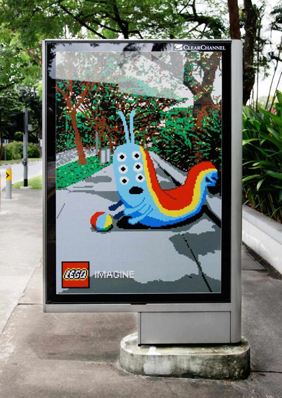 レゴの屋外広告。「想像してください」レゴの世界は、遊び心に溢れているようですね。＜マレーシア＞