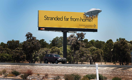 ロードサービス（RAC）の屋外広告。遠く離れた場所でのトラブルでも安心、という例えでしょうね（笑）＜オーストラリア＞