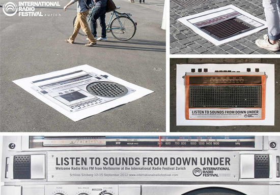 国際ラジオフェスティバルの屋外広告。マンホールや下水道をラジオのスピーカーに見立て、イベントをPRしています。＜スイス＞