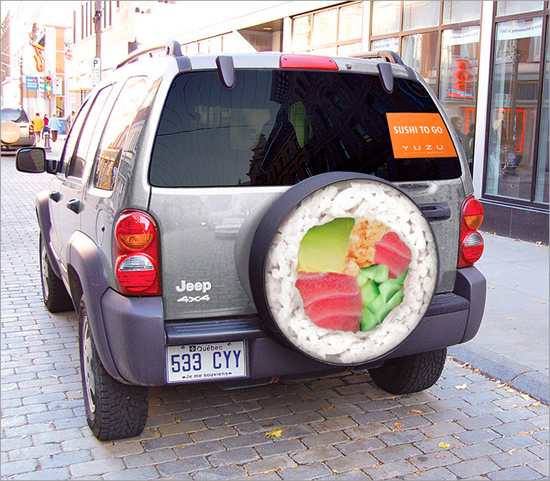寿司店（ゆず寿司）の車両広告。寿司店のゲリラマーケティングで、スシロールに見立てたスペアタイヤが目を引きます。＜カナダ＞