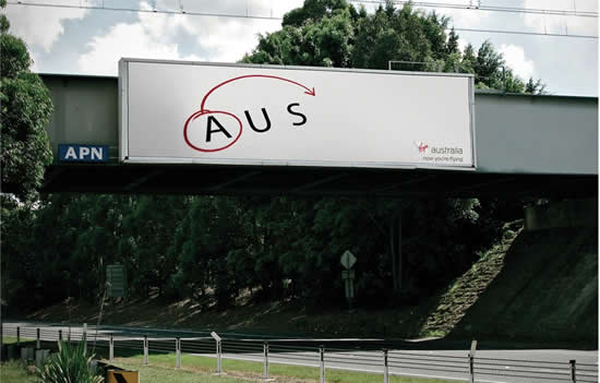 航空会社（ヴァージンアトランティック航空）の屋外広告。「オーストラリアからアメリカへ」と長距離便の促進をしているようです。上手いですね。＜オーストラリア＞