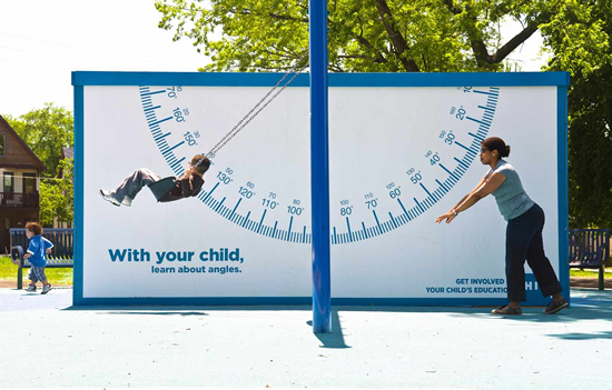 COAユース＆ファミリーセンターの公共広告。「子どもの教育に親が積極的に関与しよう」と啓発しているようです。＜米国＞
