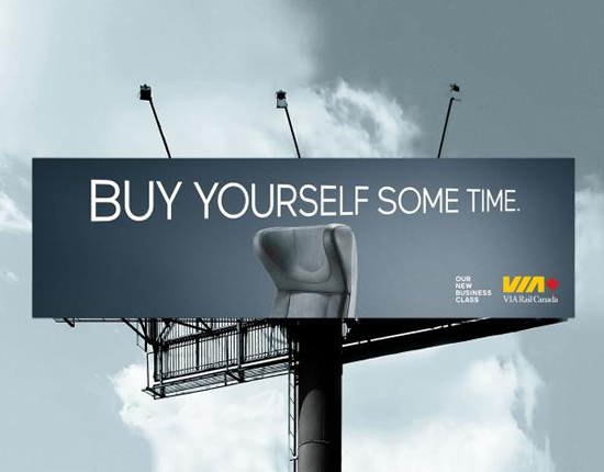 鉄道会社(VIA Rail)の屋外広告。たまには旅行でもいかが?という感じでしょうね。シンプルでとてもクールです。<カナダ>