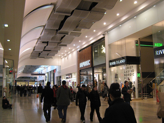 ロンドン駅に隣接するソウスサイドショッピングセンターで展開されたキャンペーン。