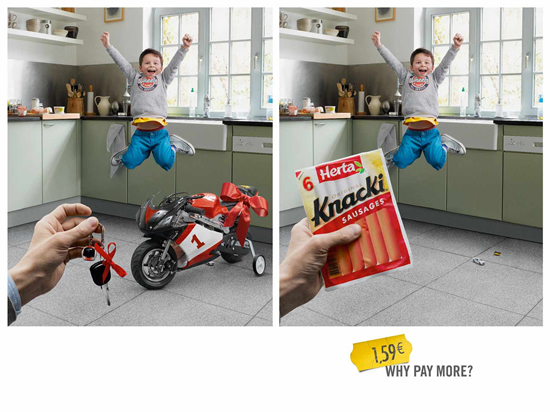 ソーセージ(Knacki)の販促用ポスター。ソーセージ(1.59ユーロ)と高価なおもちゃ、同じくらい喜んでもらえるそうです。<フランス>