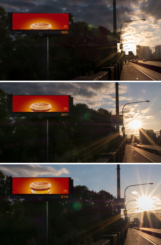 エッグマックマフィン（マクドナルド）の屋外広告。朝マックが、太陽の動き（日の出）や時計と連動して表示されるようです。＜カナダ＞