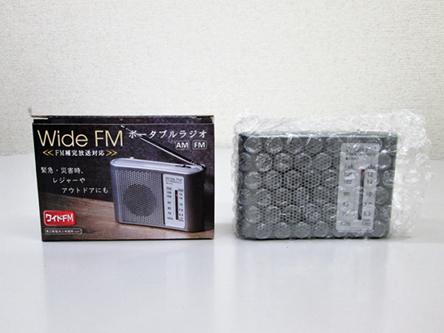 ノベルティ：ワイドFM対応ポータブルラジオ（AM/FM）  